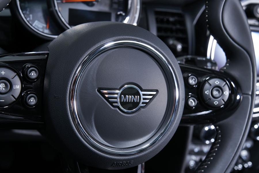 Детали интерьера Mini Cooper S (F56) 2018 года  (WW) (фото 92 из 196)